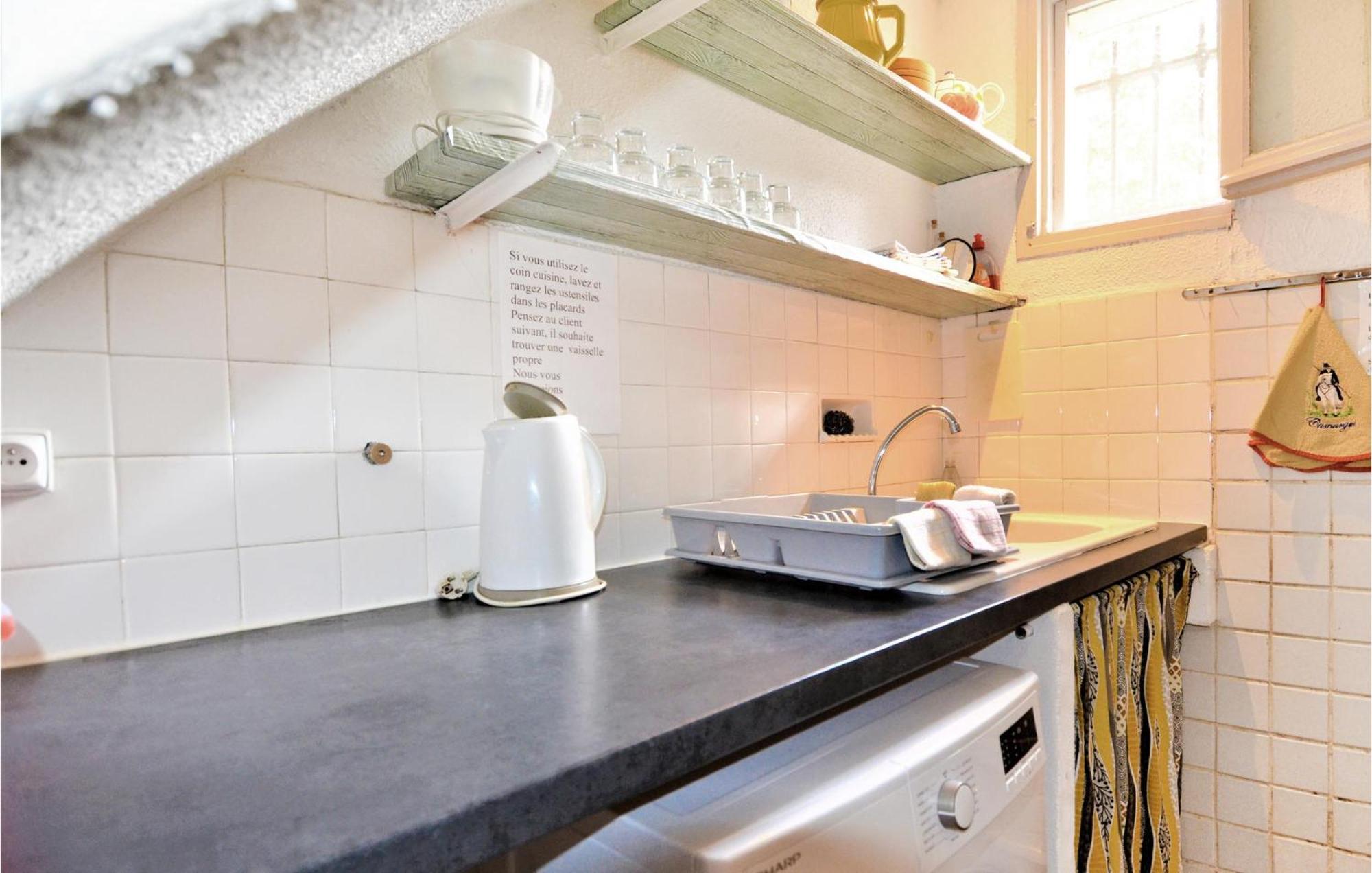 Lovely Home In Arles With Kitchen Exterior photo